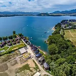 Unique Boat Shaped House At Lakefront #instaworth Сasa de vacaciones