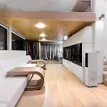 Сasa de vacaciones Unique Boat Shaped House At Lakefront #instaworth *