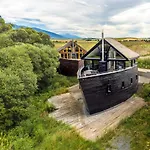 Unique Boat Shaped House At Lakefront #instaworth Liptovský Mikuláš