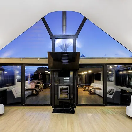 Unique Boat Shaped House At Lakefront #instaworth * Liptowski Mikułasz