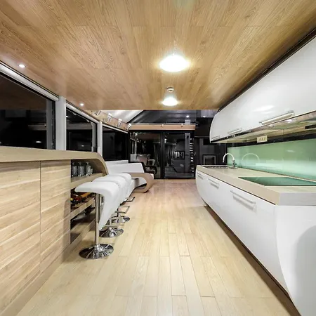 Unique Boat Shaped House At Lakefront #instaworth * Liptowski Mikułasz