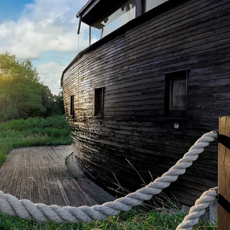 Ferienhaus Unique Boat Shaped House At Lakefront #instaworth
