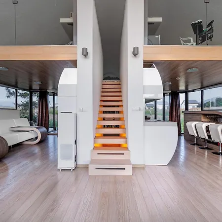 Unique Boat Shaped House At Lakefront #instaworth Tatil Evi Liptovský Mikuláš