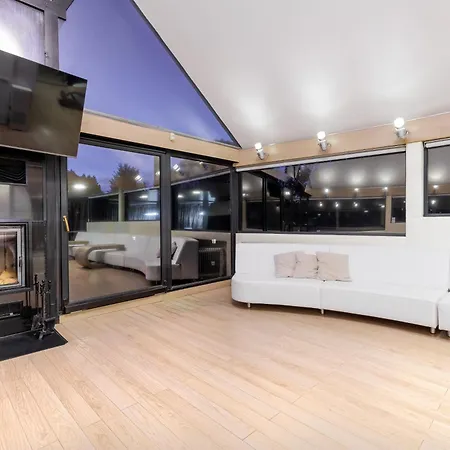 بيت للعطل Unique Boat Shaped House At Lakefront #instaworth