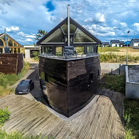 Unique Boat Shaped House At Lakefront #instaworth 別荘 Liptovský Mikuláš