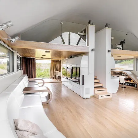 Unique Boat Shaped House At Lakefront #instaworth Liptowski Mikułasz