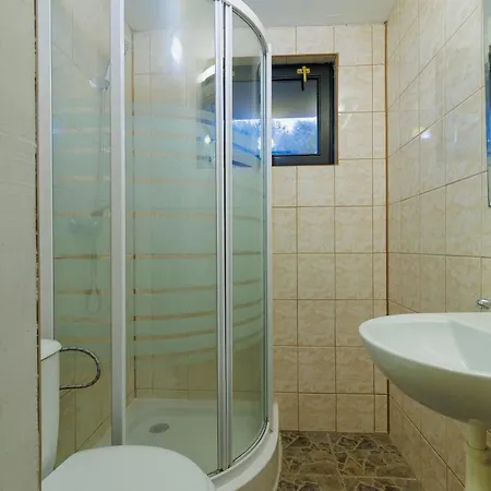 Unique Boat Shaped House At Lakefront #instaworth Tatil Evi Liptovský Mikuláš