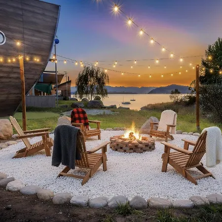 Unique Boat Shaped House At Lakefront #instaworth Liptowski Mikułasz