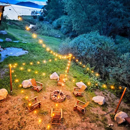 Unique Boat Shaped House At Lakefront #instaworth Ferienhaus