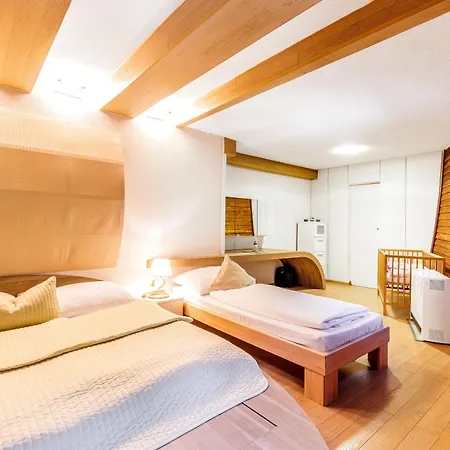 Unique Boat Shaped House At Lakefront #instaworth بيت للعطل *