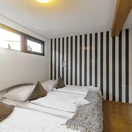 Unique Boat Shaped House At Lakefront #instaworth بيت للعطل Liptovský Mikuláš