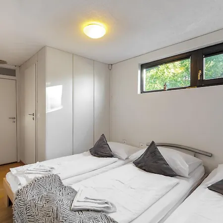 بيت للعطل Unique Boat Shaped House At Lakefront #instaworth