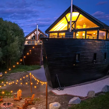 Unique Boat Shaped House At Lakefront #instaworth Liptovský Mikuláš