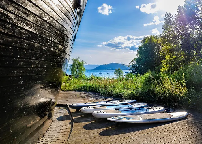 Casa vacanze Unique Boat Shaped House At Lakefront #instaworth Liptovský Mikuláš