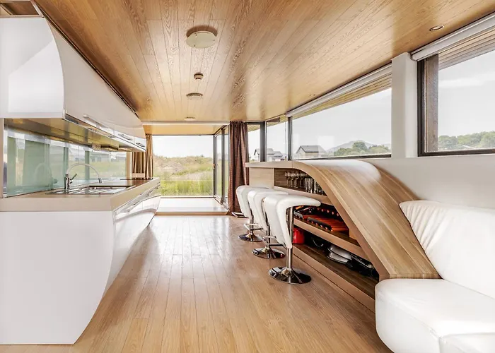 Unique Boat Shaped House At Lakefront #instaworth