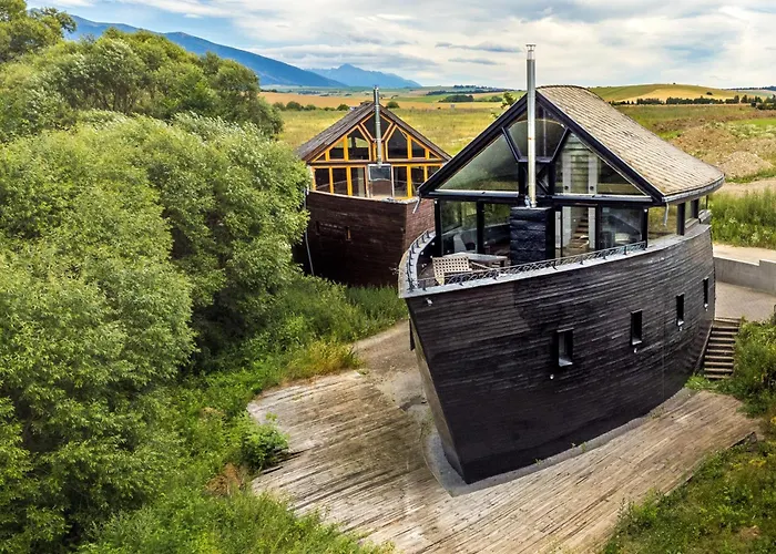 Unique Boat Shaped House At Lakefront #instaworth Lipótszentmiklós