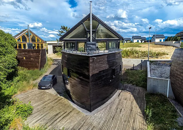 Unique Boat Shaped House At Lakefront #instaworth Nyaraló Lipótszentmiklós