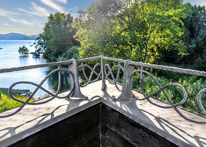 Unique Boat Shaped House At Lakefront #instaworth * Liptovský Mikuláš