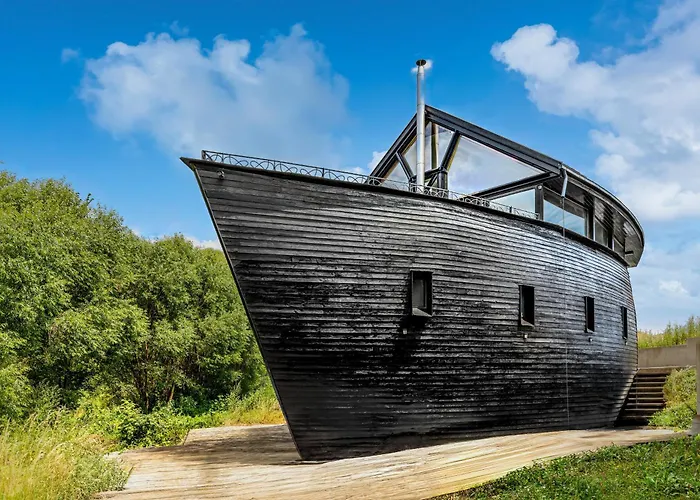 Unique Boat Shaped House At Lakefront #instaworth