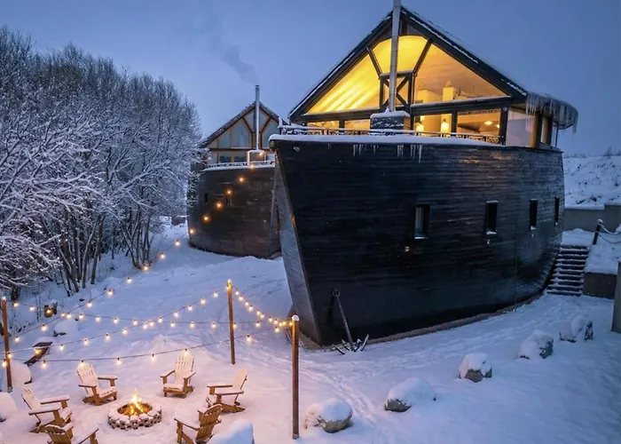 Unique Boat Shaped House At Lakefront #instaworth Casa vacanze Liptovský Mikuláš